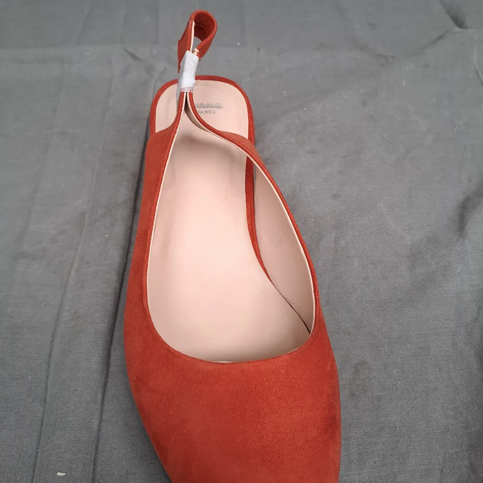 BOX OF APPROXIMATLY 5 SHOES VARIOUS SIZES AND DESIGNS