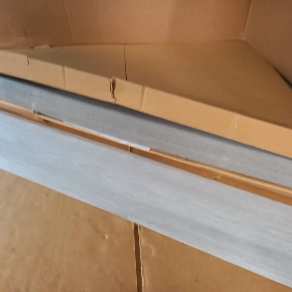 PACK OF WOOD EFFECT VINYL PLANKS - EACH PIECE 91X15CM