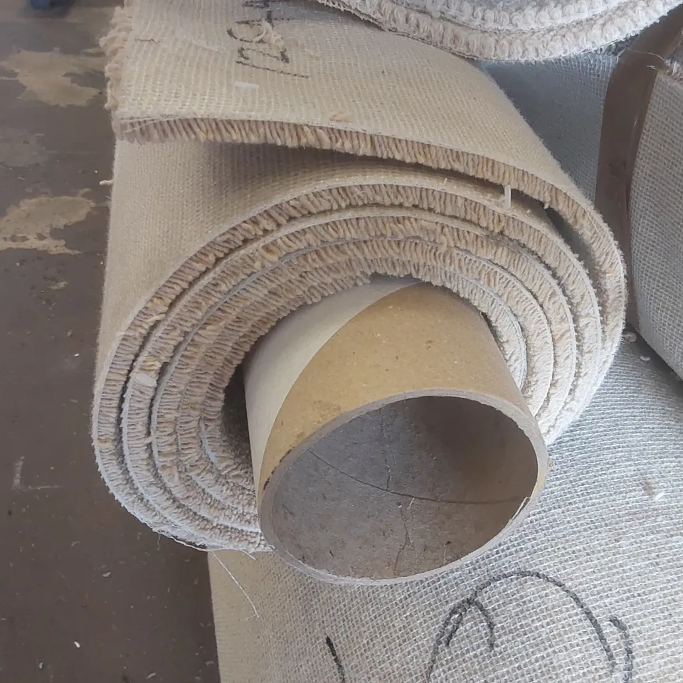 ROLL OF QUALITY LINGDALE ELITE HAWES CARPET - APPROXIMATELY 5 x 2.8m