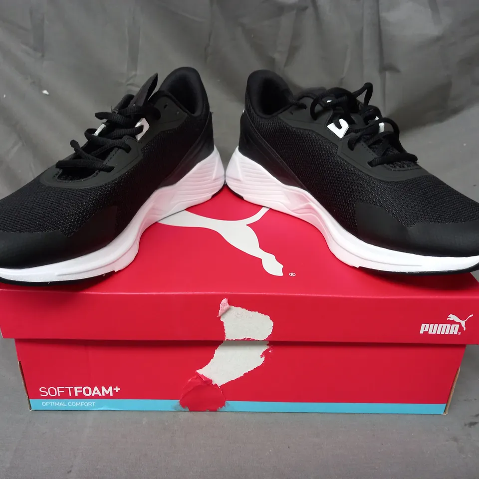 BOXED PAIR OF PUMA SOFTFOAM+ SHOES IN BLACK/WHITE UK SIZE 8