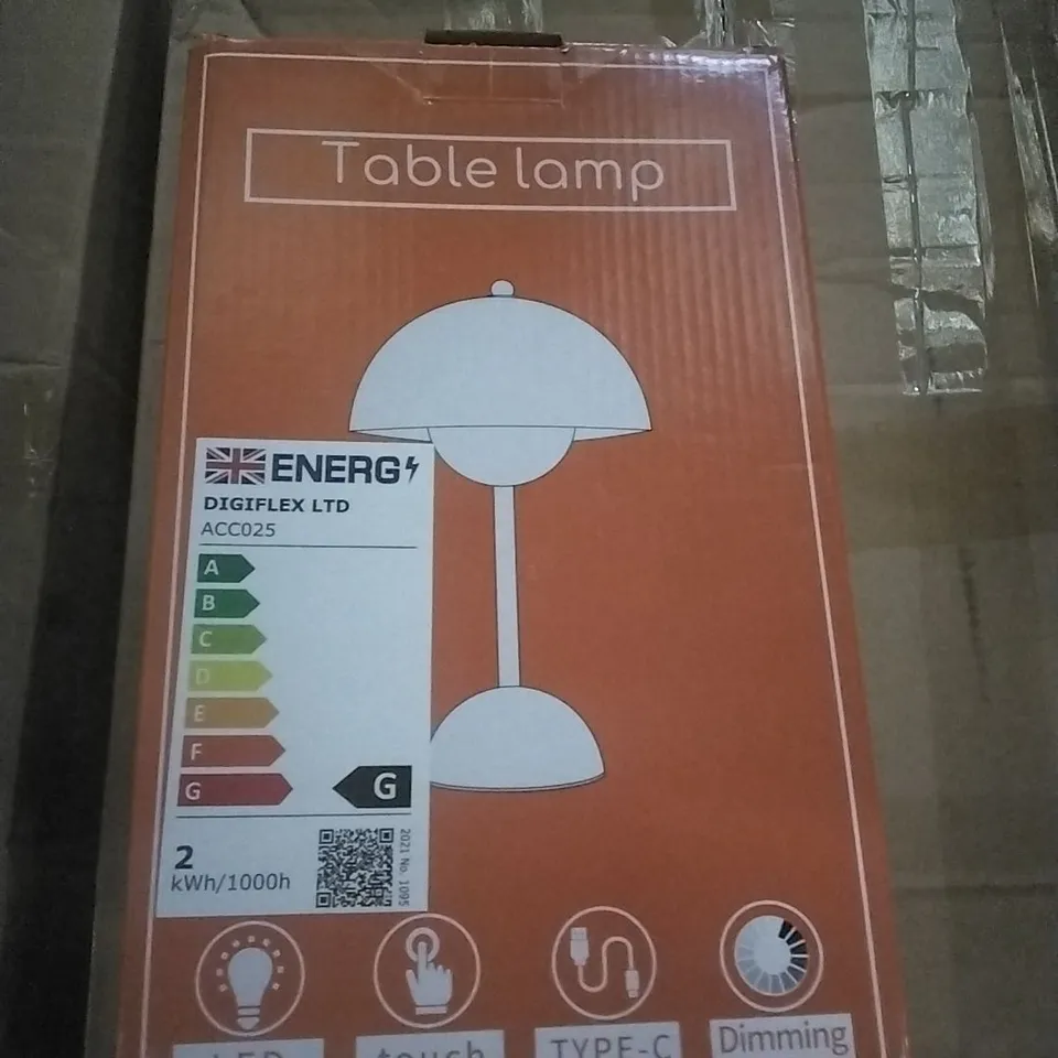 BOXED TRIXES TABLE LAMP