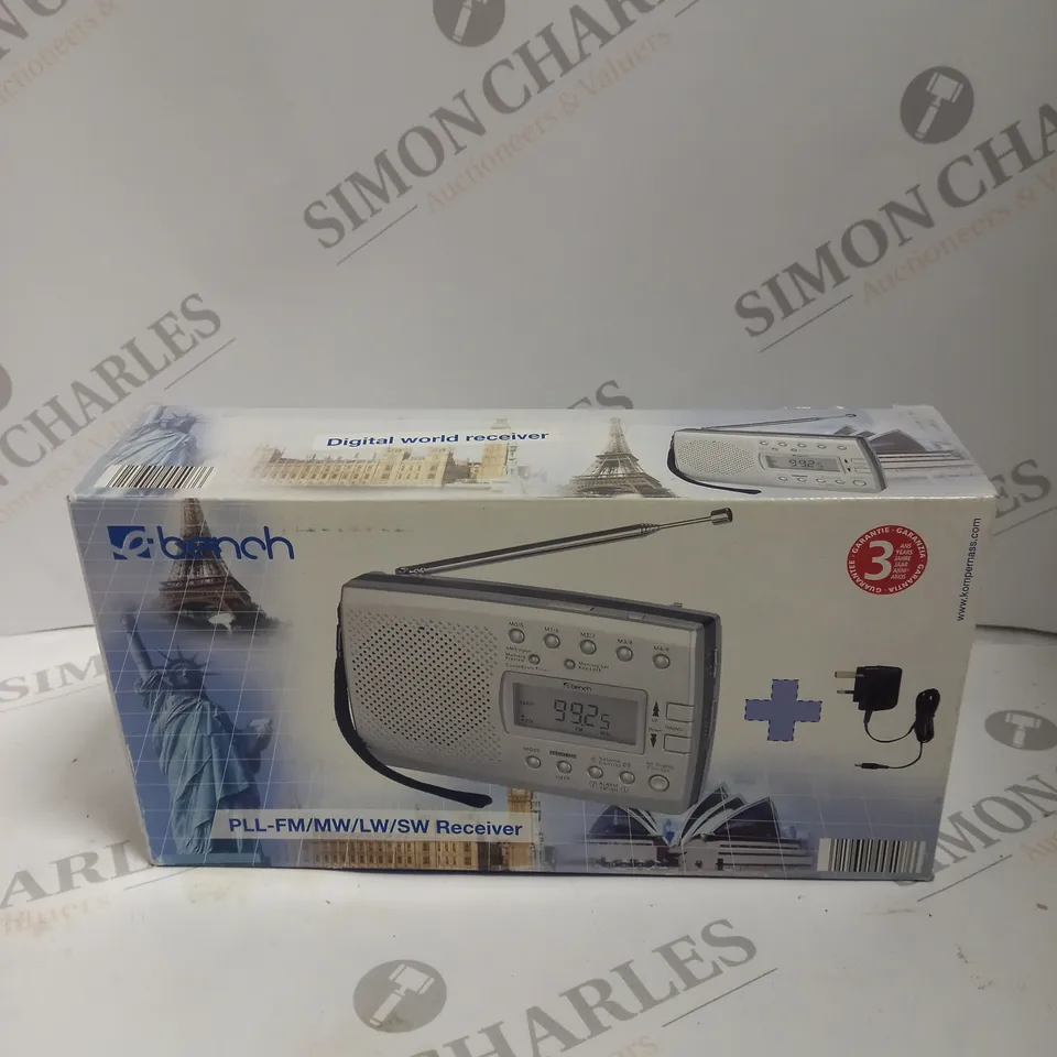 BOXED BENCH DIGITAL WORLD RECEIVER 