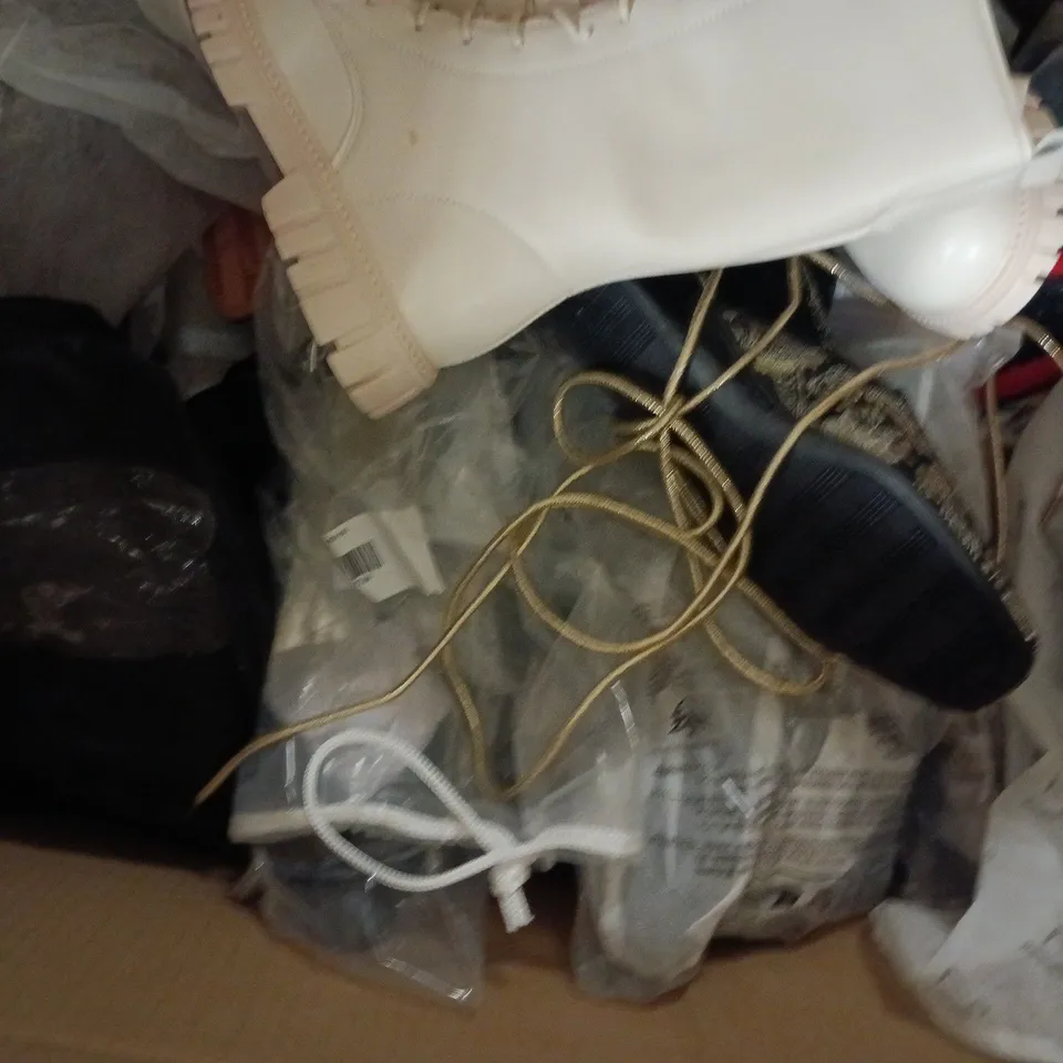 BOX OF APPROXIMATELY 15 ASSORTED PAIRS OF SHOES AND FOOTWEAR ITEMS IN VARIOUS COLOURS, STYLES, AND SIZES - COLLECTION ONLY