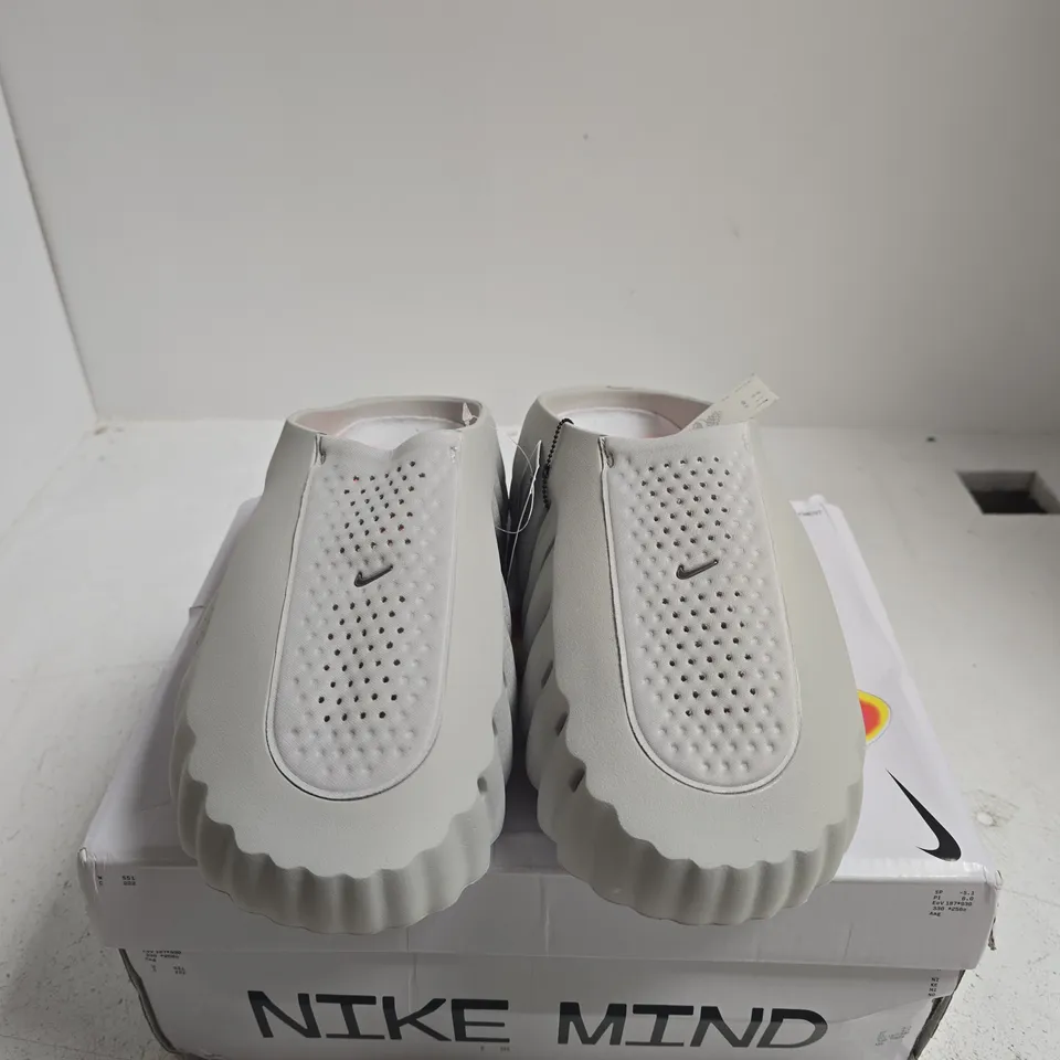 BOXED PAIR OF NIKE MIND 001 SNEAKERS – LIGHT SMOKE GREY/CHROME, UK 11