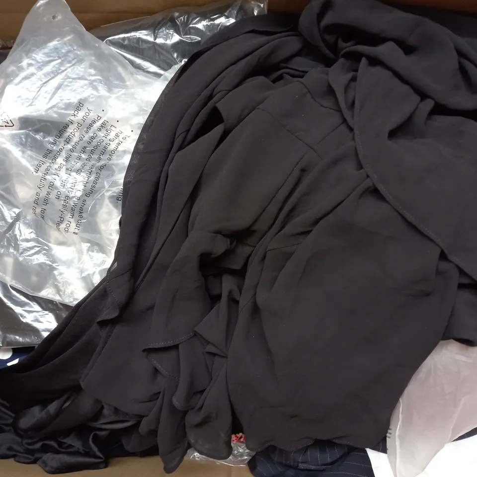 BOX OF APPROXIMATELY 25 ASSORTED CLOTHING ITEMS TO INCLUDE -POLO SHIRT , TROUSERS , SHORTS ETC