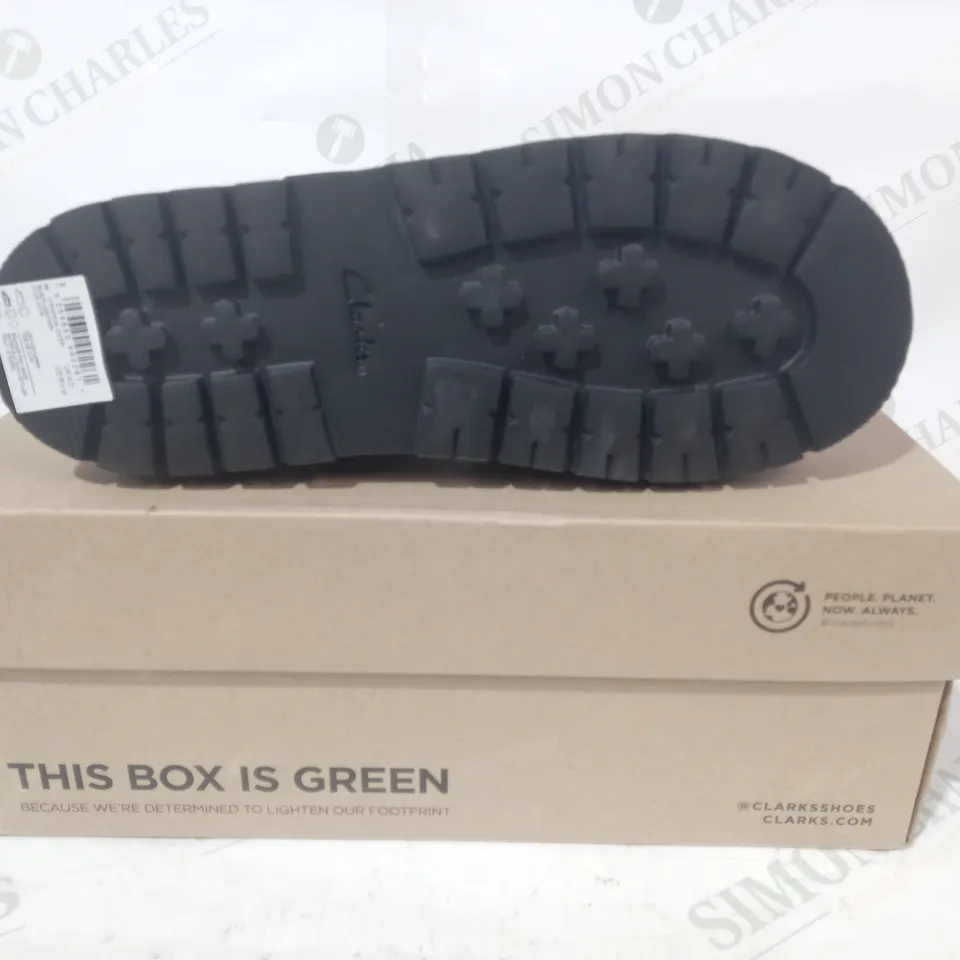 BOXED PAIR OF CLARKS ORIANNA OVER OPENT TOE LEATHER SANDALS IN BLACK UK SIZE 4