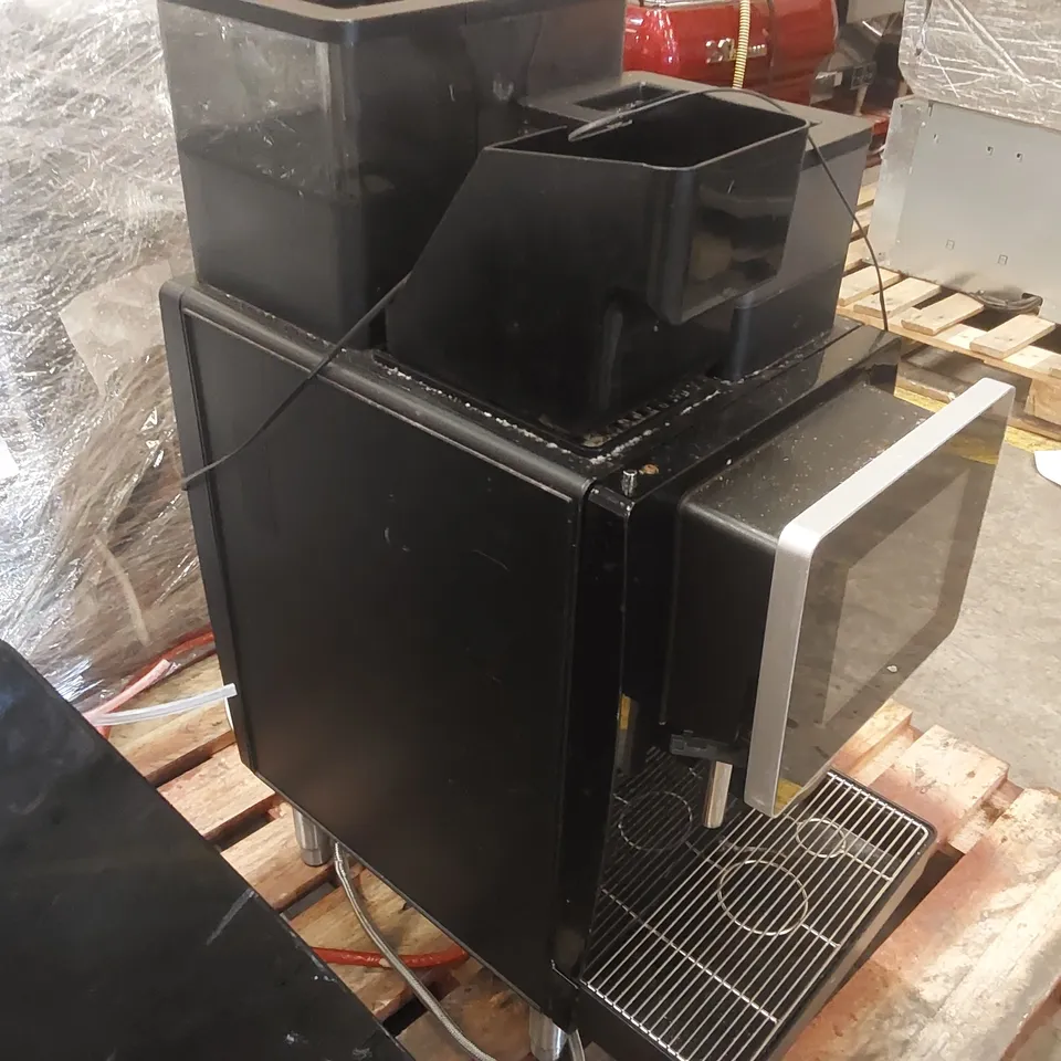 FRANKE A600 COMMERCIAL COFFEE MACHINE WITH MILK CHILLER (2 ITEMS)