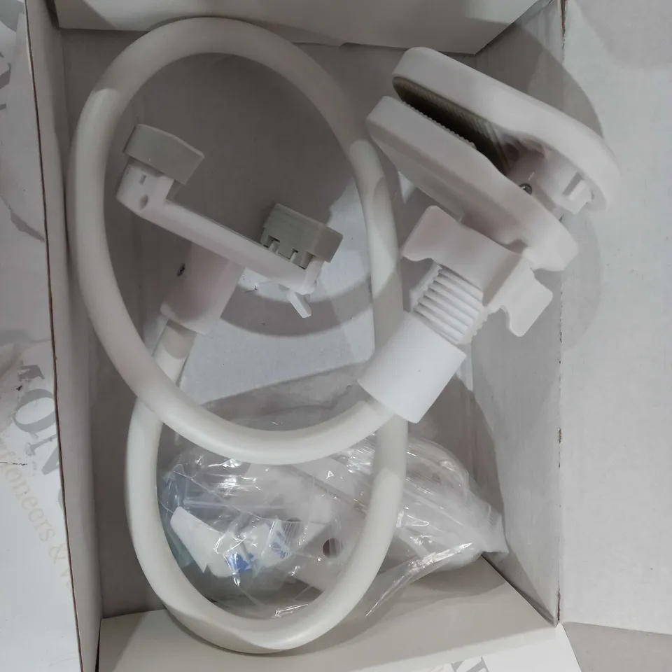 UNIVERSAL CAMERA HOLDER 