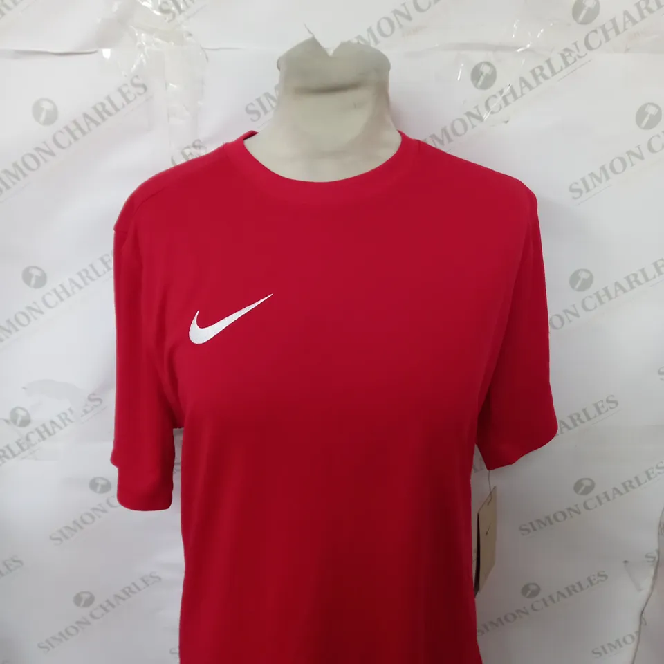 NIKE LOGO CASAUL T-SHIRT SIZE M 