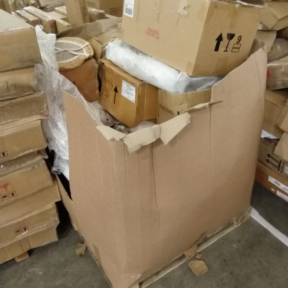 PALLET OF ASSORTED DESIGNER HOUSEHOLD HOMEWARE GOODS AND PRODUCTS TO INCLUDE; BEDDING, CHRISTMAS DECORATIONS, PLACEMATS ETC