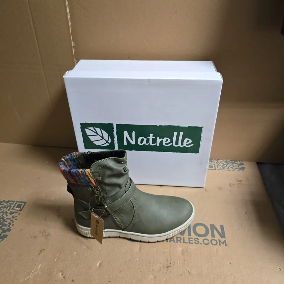 NATRELLE OLIVE GREEN ANKLE BOOTS WITH MULTICOLOUR KNIT COLLAR – SIDE ZIP - UK SIZE 3