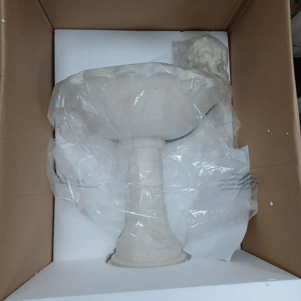 LOT OF 2 HOUSEHOLD ITEMS TO INCLUDE BIRD BATH AND INDOOR/OUTDOOR ORBS