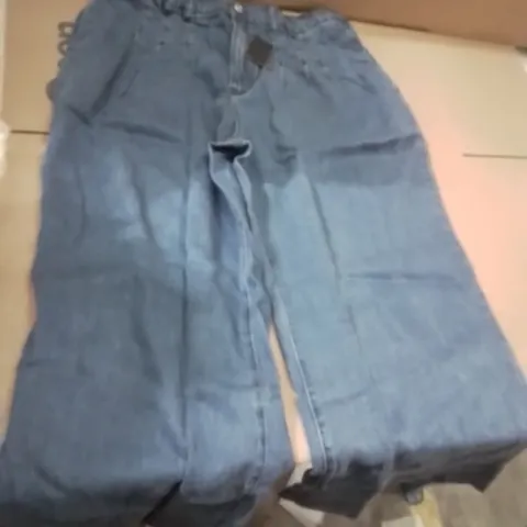 BOX CONTAINING APPROXIMATELY 15 BRAND NEW MIDNIGHT BLUE SIMPLY BE WOMENS DENIM JEANS 18R