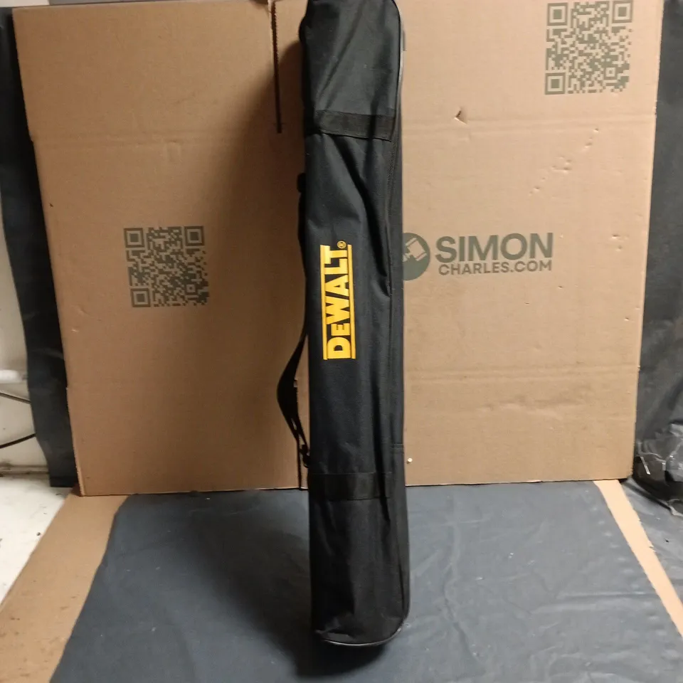 DEWALT DE0881T-XJ TYPE 2 LASER LEVEL TRIPOD WITH BLACK CARRY CASE