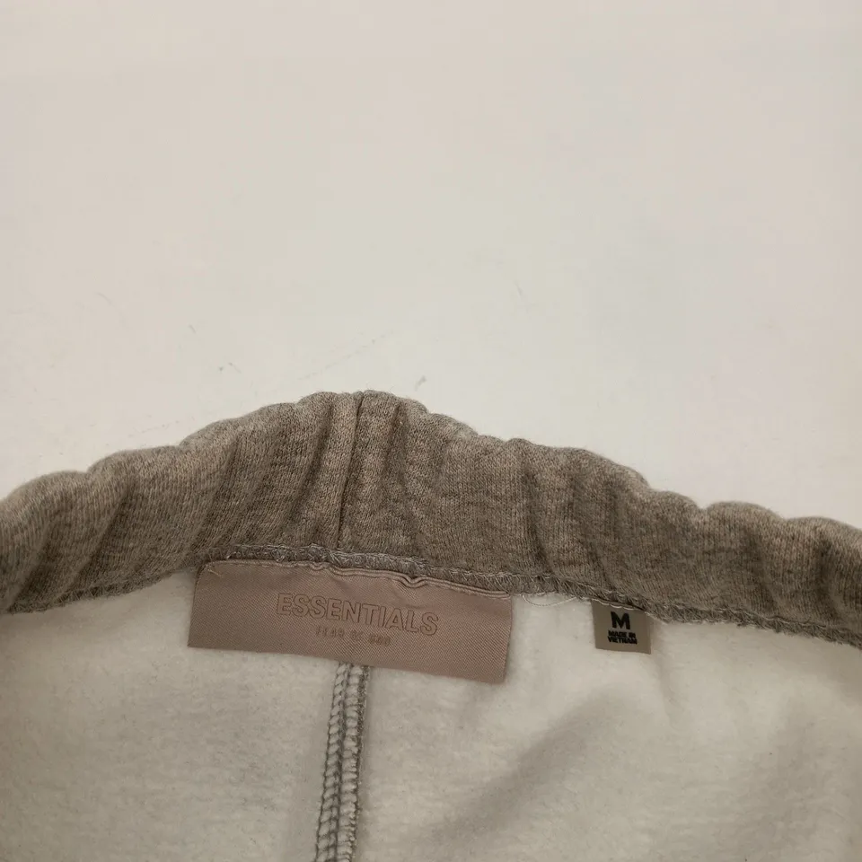 ESSENTIALS BY FEAR OF GOD SWEAT SHORTS – GREY, UK M