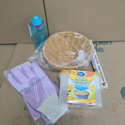 APPROXIMATELY 20 ASSORTED HOUSEHOLD PRODUCTS TO INCLUDE DEHUMIDIFIER, PROTECTIVE GLOVES, HOME DECOR ETC  