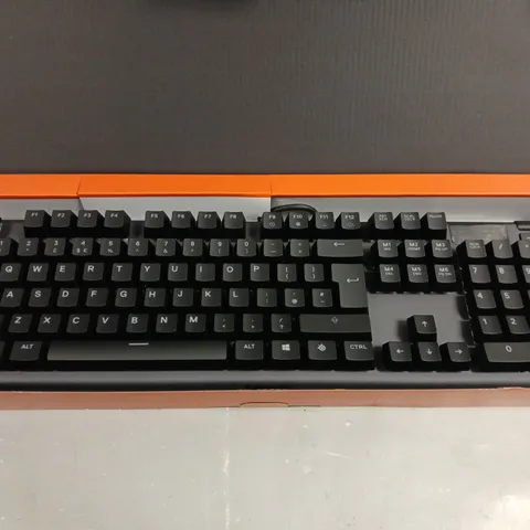 BOXED STEEL SERIES APEX 5 HYBRID MECHANICAL GAMING KEYBOARD