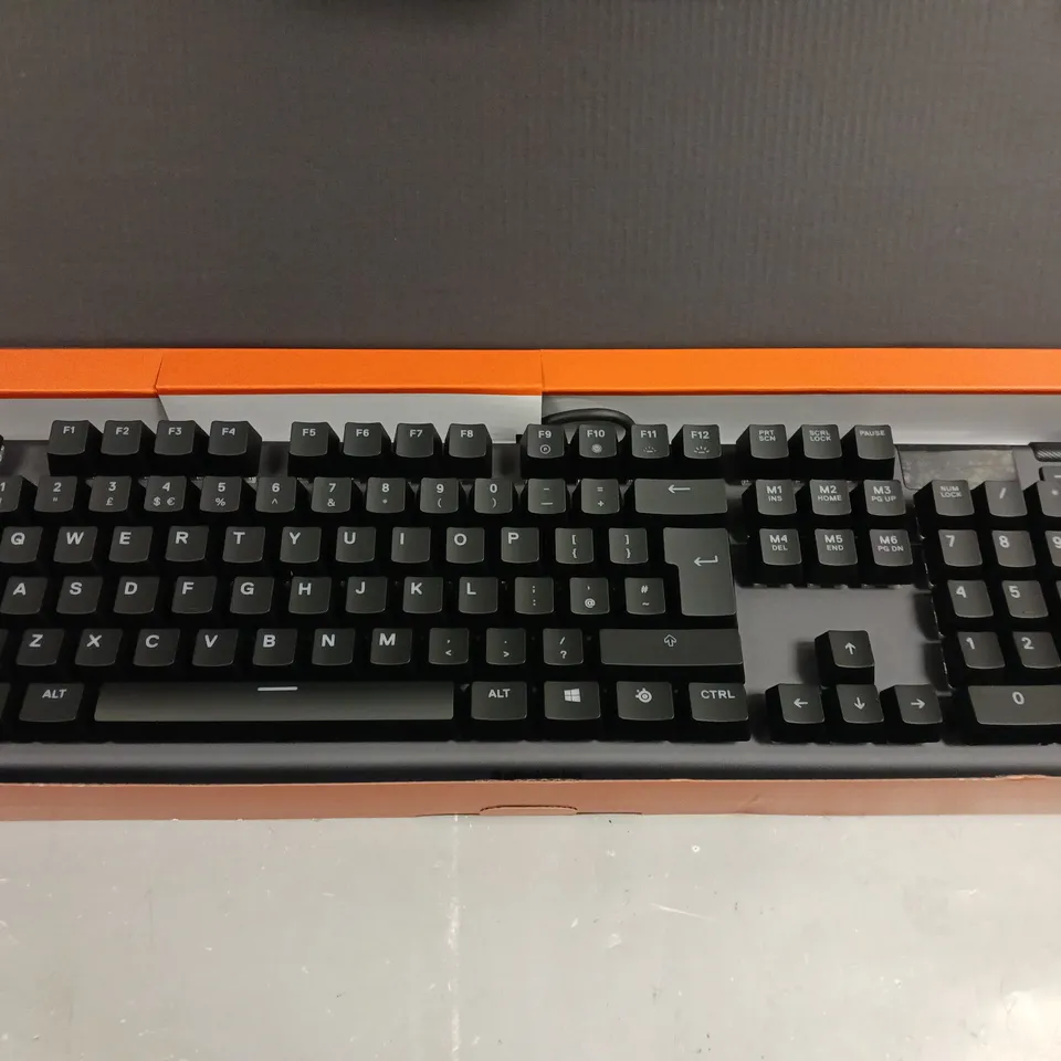 BOXED STEEL SERIES APEX 5 HYBRID MECHANICAL GAMING KEYBOARD 