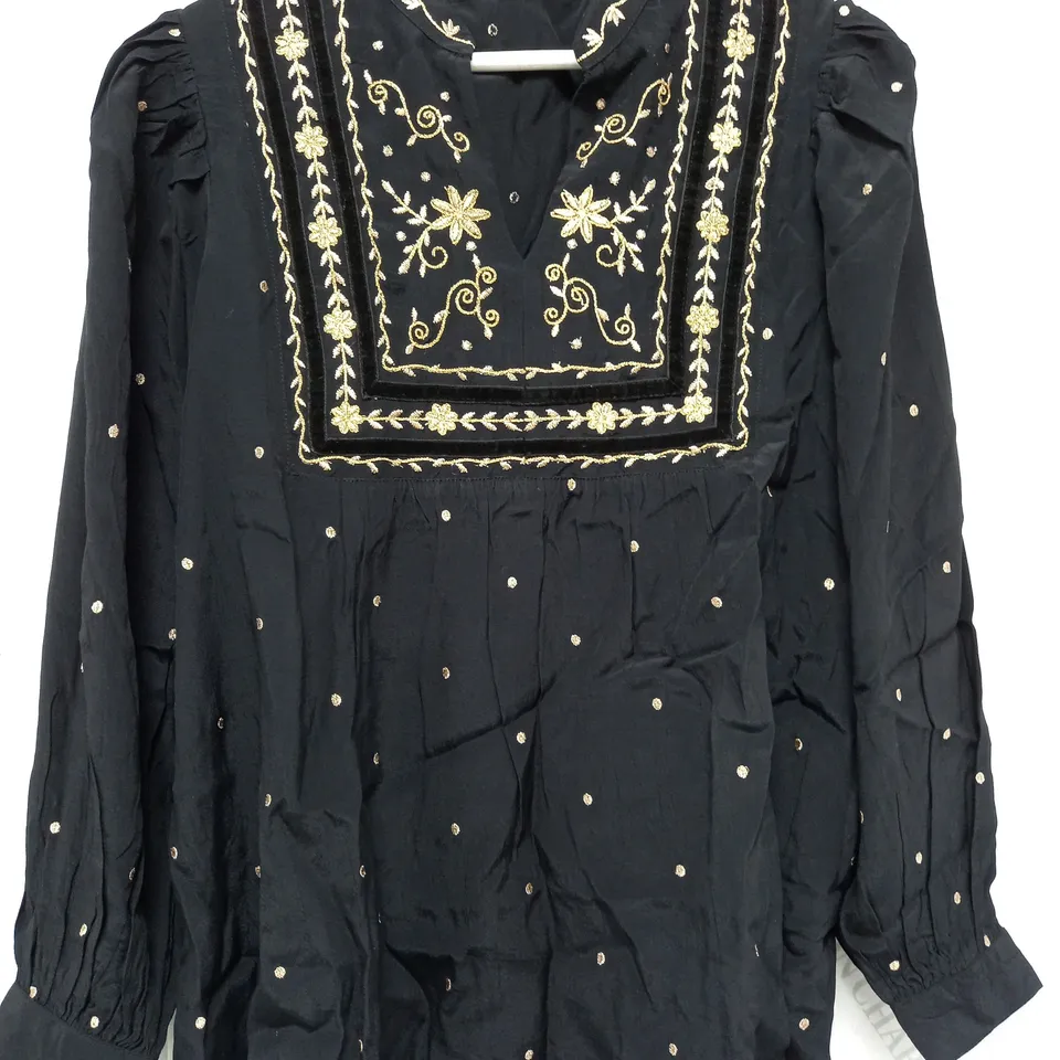 MONSOON ELEANOR TOP IN BLACK/FLORAL EMBROID - MEDIUM