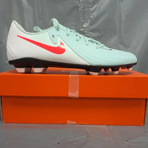 BOXED PAIR OF NIKE PHANTOM GX II CLUB FOOTBALL BOOTS IN LIGHT BLUE/WHITE/PINK SIZE UK 8