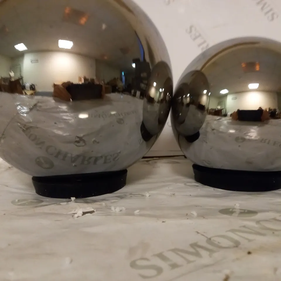 K BY KELLY HOPPEN SET OF 2 INDOOR OUTDOOR PRELIT GLASS DECOR - REFLECTIVE ORBS