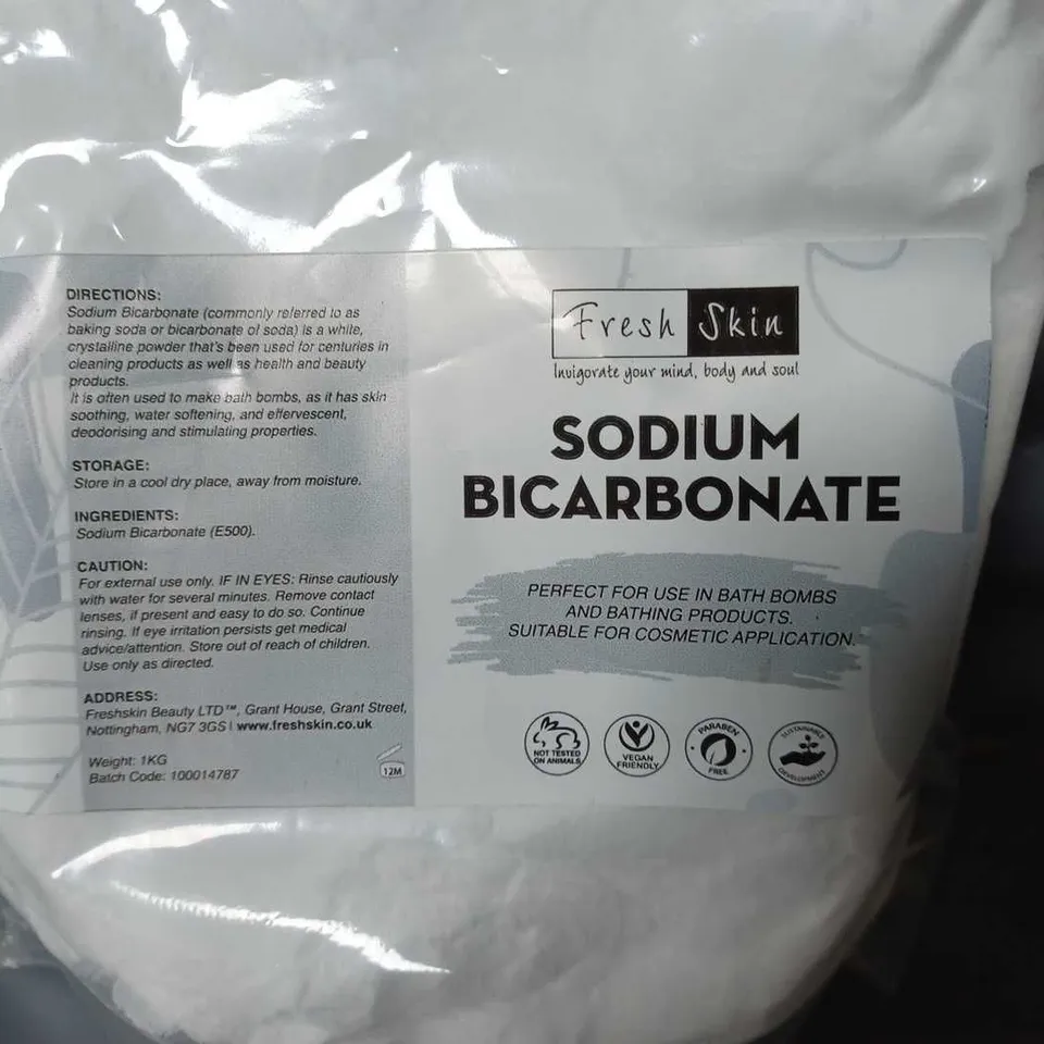 LOT OF 4 1KG PACKS OF SODIUM BICARBONATE