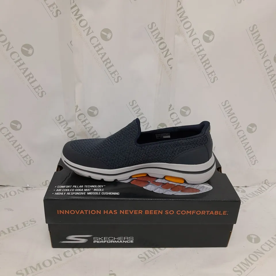 SKETCHERS GO WALK SHOES SIZE 7
