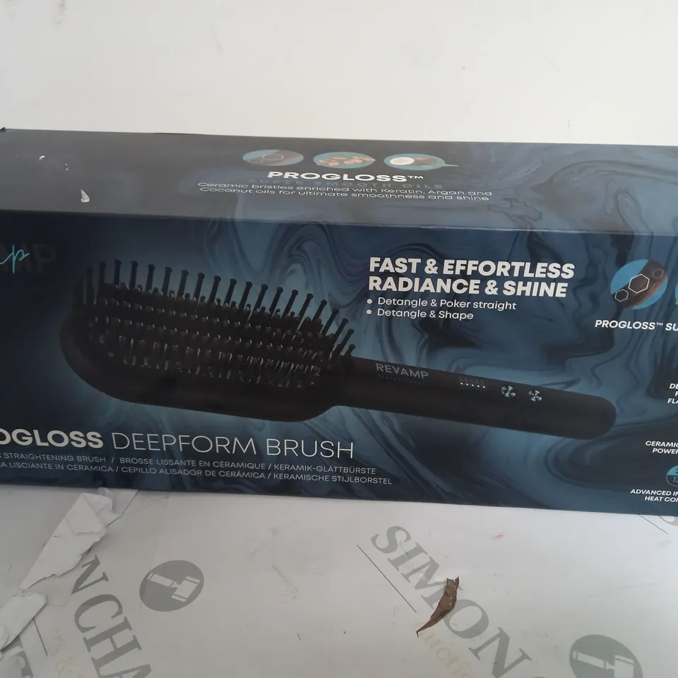 BOXED REVAMP PROGLOSS DEEPFORM BRUSH (BR-2000-GB)
