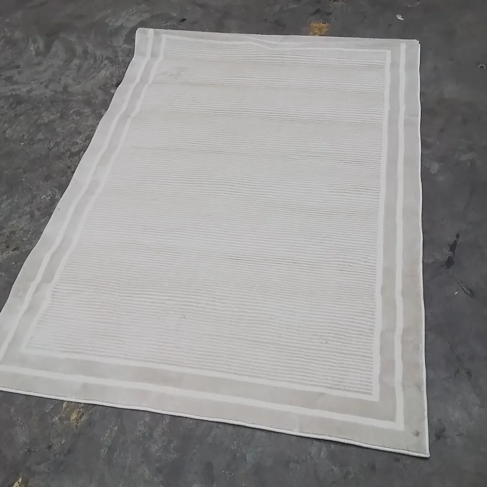 QUALITY DESIGNER AREA RUG - APPROXIMATELY 160X110CM