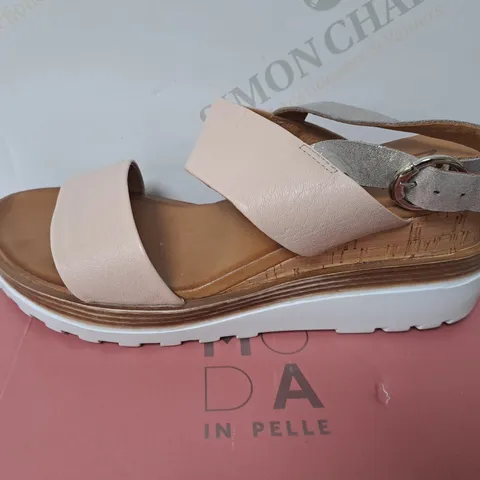 BOXED MODA IN PELLE WEGE OPEN TOED SANDALS SIZE 7
