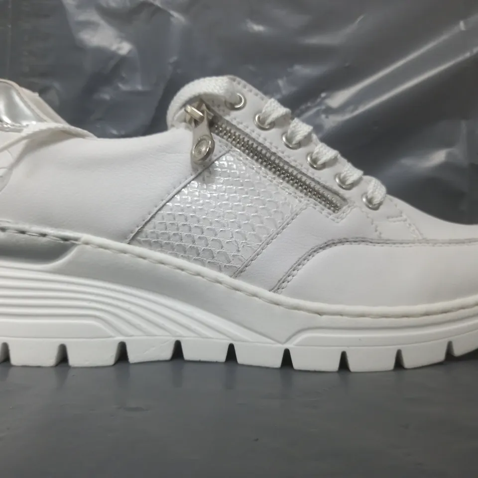 BOXED PAIR OF RIEKER TRAINERS IN WHITE LEATHER SIZE 7.5