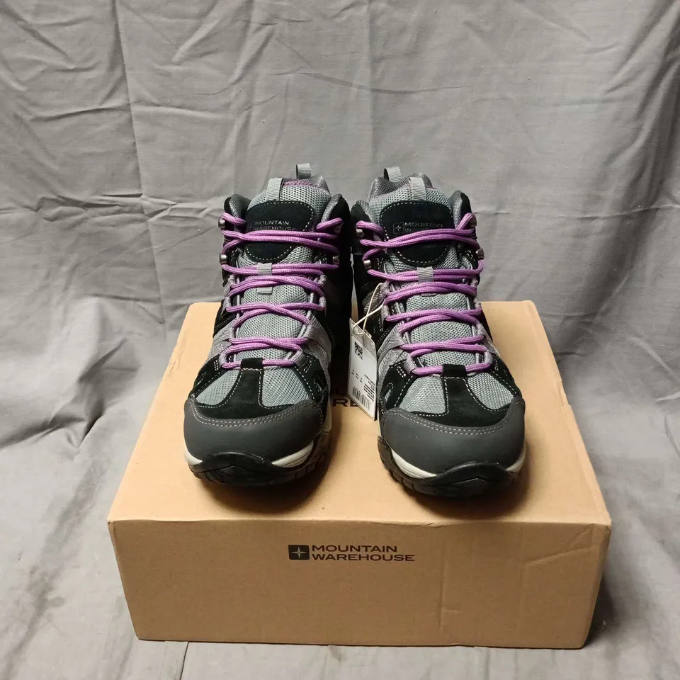 BOXED PAIR OF MOUNTAIN WAREHOUSE DIRECTION WOMENS WIDE FIT WATERPROOD WALKING BOOT IN GREY - UK 6