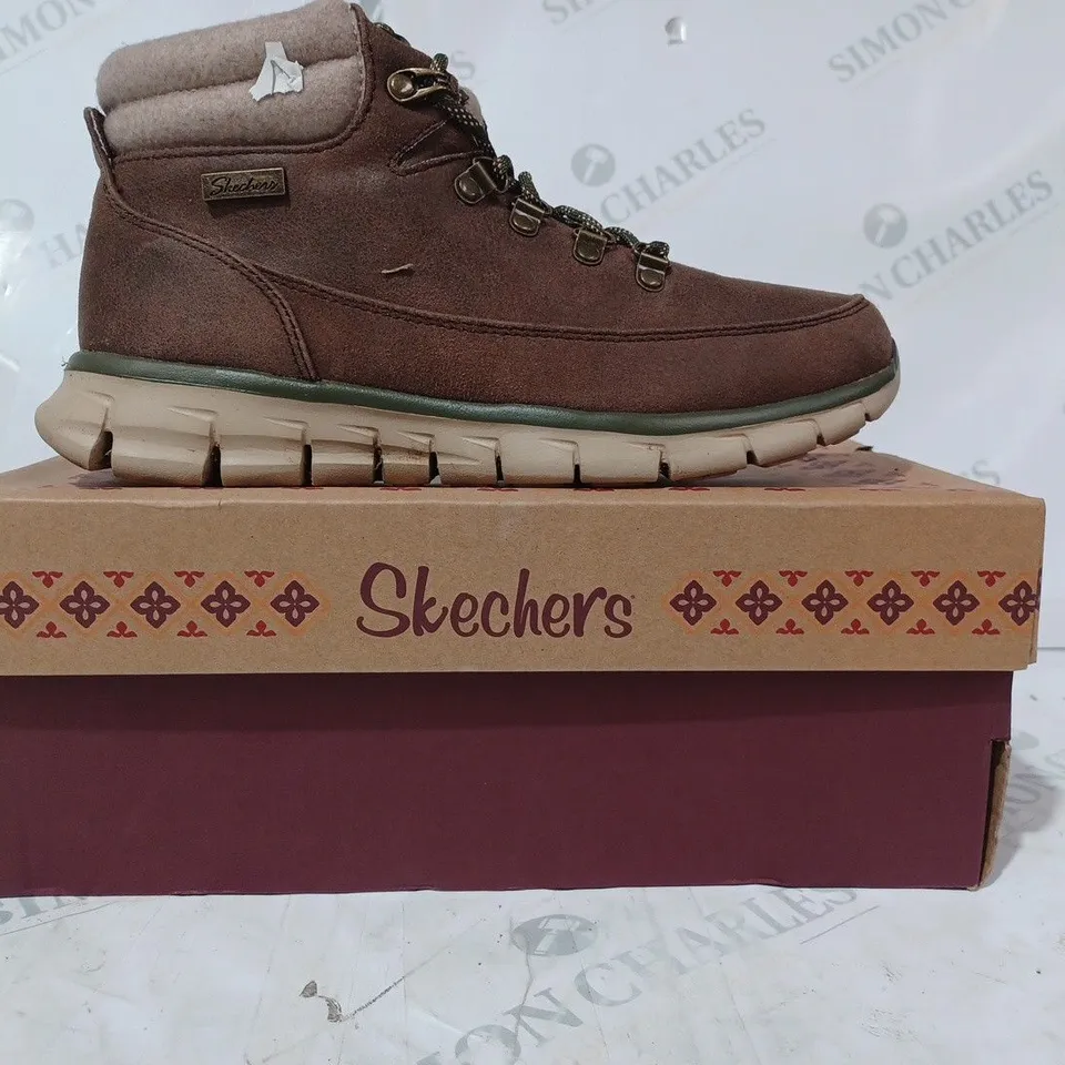BOXED SKECHERS SYNERGY WARM TECH BOOTS, BROWN - SIZE 6.5