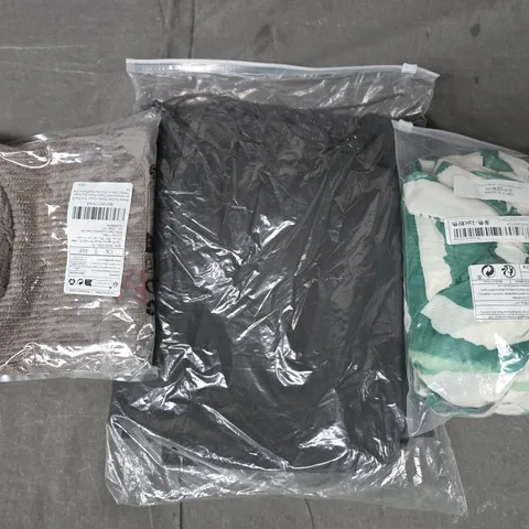 APPROXIMATELY 25 ASSORTED CLOTHING AND FASHION PRODUCTS IN VARIOUS STYLES AND SIZES - COLLECTION ONLY