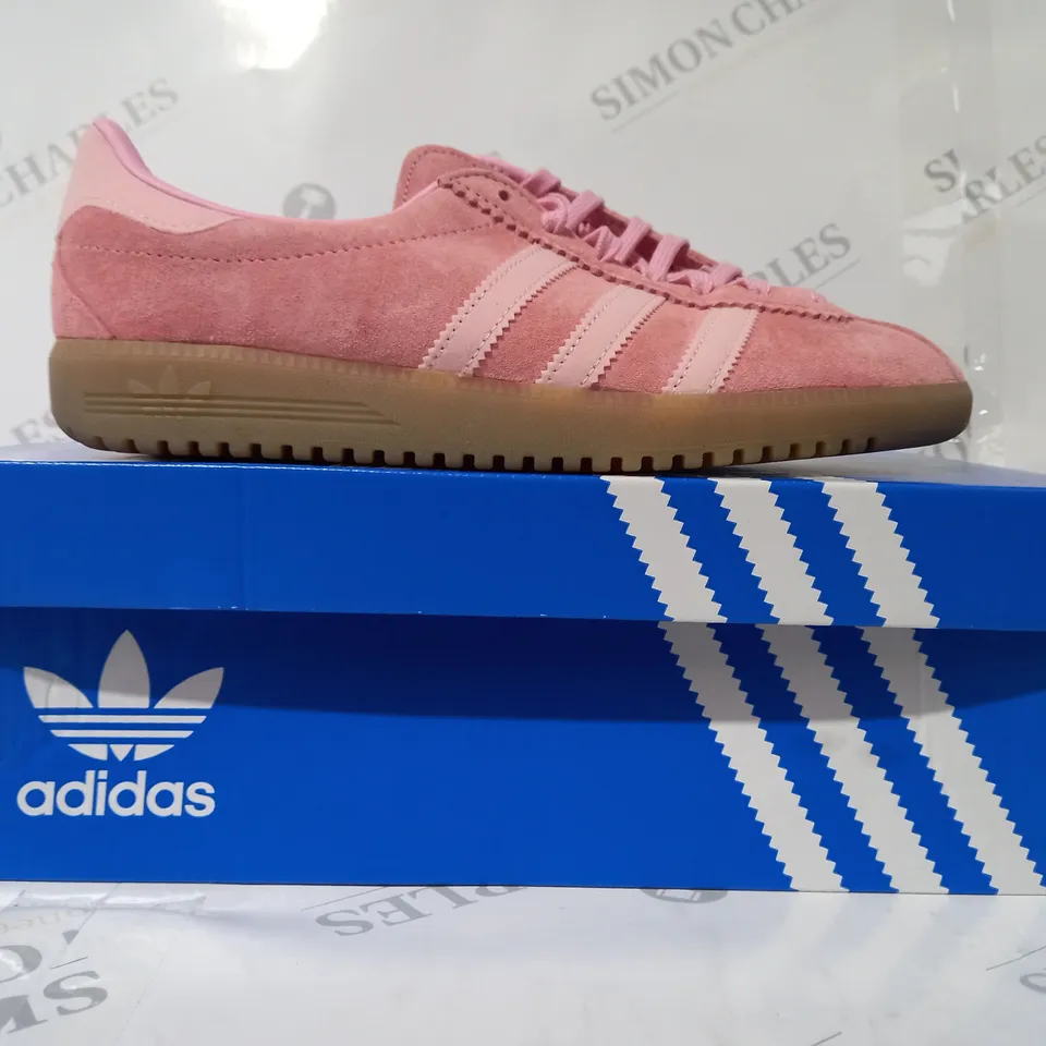 BOXED PAIR OF ADIDAS BERMUDA SHOES IN PINK UK SIZE 6