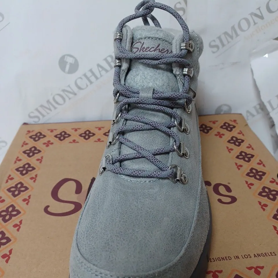 BOXED SKECHERS SYNERGY WARM TECH BOOTS, GREY - SIZE 6.5