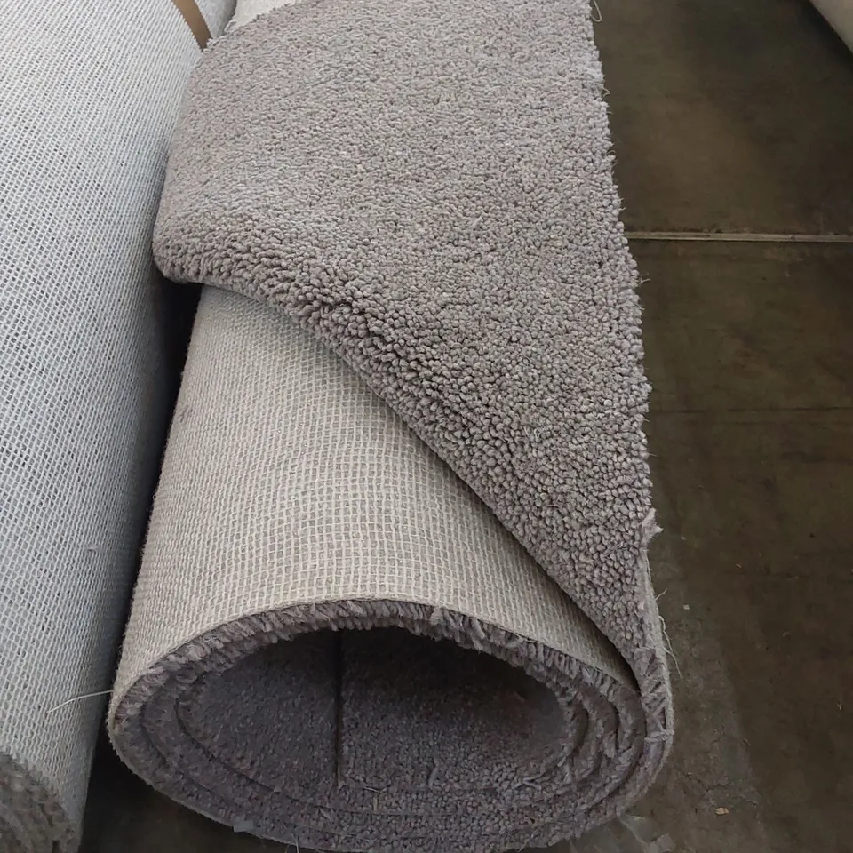 ROLL OF QUALITY ROSEDALE BLAKEY RIDGE CARPET // SIZE: APPROX 5 X 2.12m