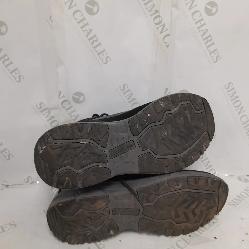 SKECHERS MEN'S OAK CANYON MID TOP LACE BOOT SIZE 10