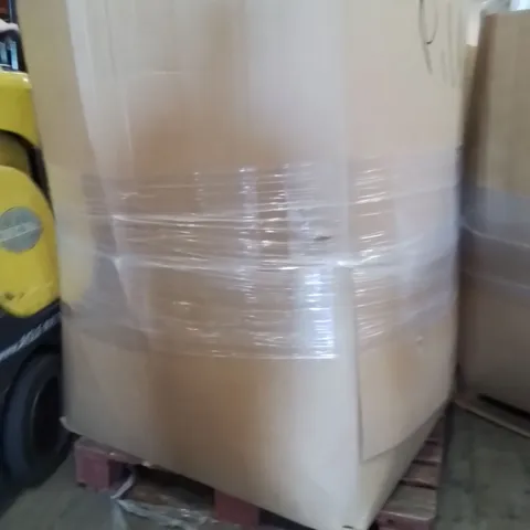 PALLET CONTAINING A LARGE QUANTITY OF PILLOWS