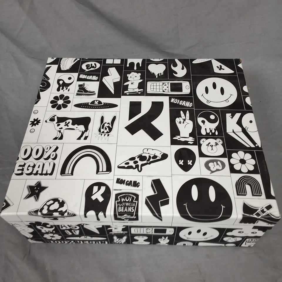 BOXED KOI RANCOR VILUN BLACK LACE UP BOOTS IN BLACK - UK6