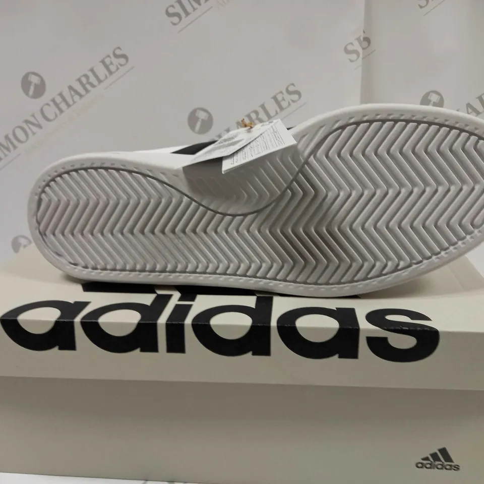 BOXED PAIR OF ADIDAS GW9195 GRAND COURT 2,0 TRAINERS UK SIZE 9.5