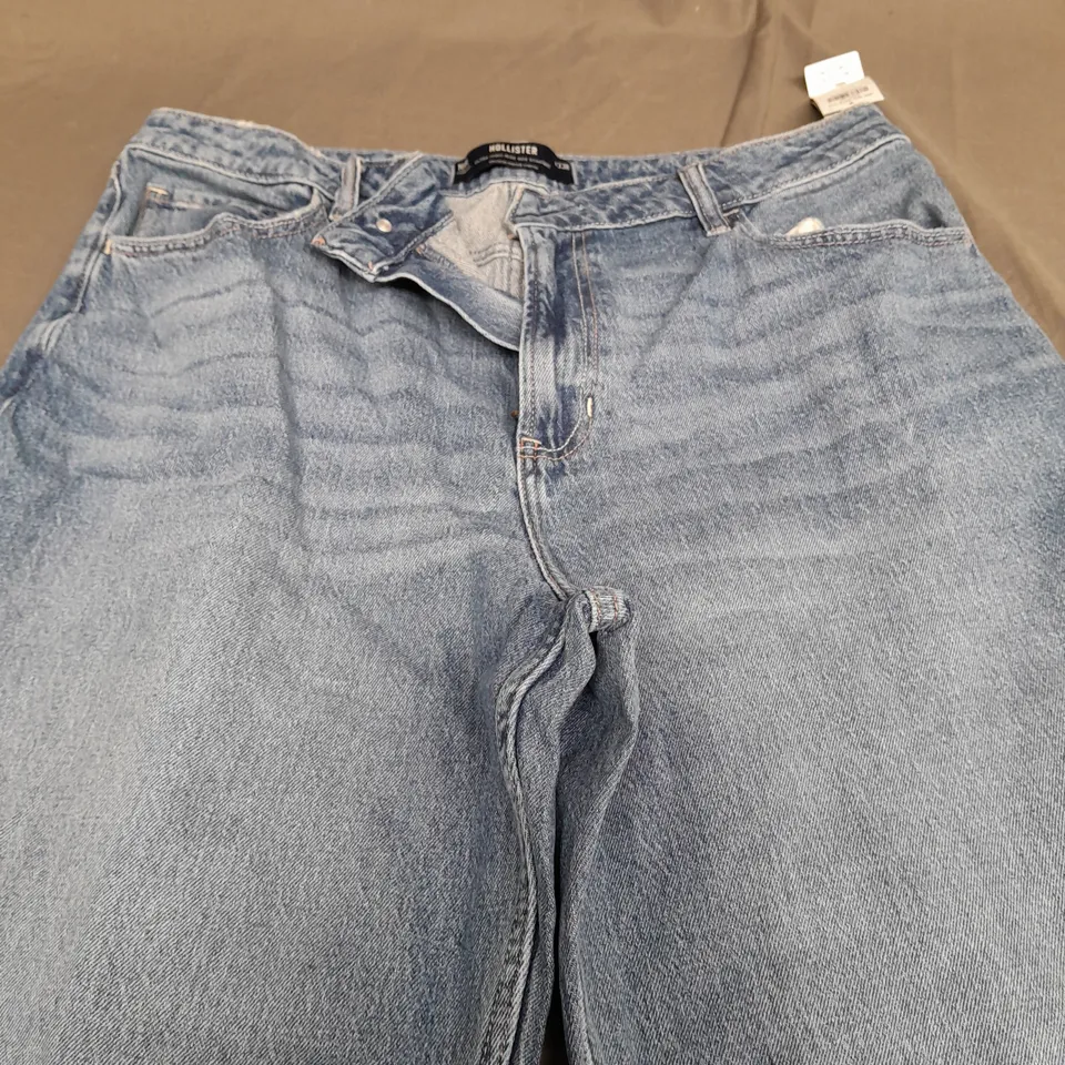 HOLLISTER ULTRA HIGH RISE 90S STRAIGHT JEANS - W33R