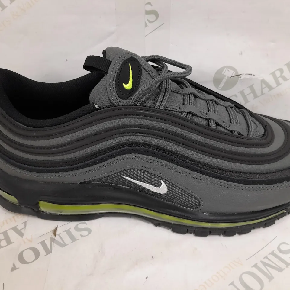 PAIR OF NIKE AIRMAX 95 SHOES IN BLACK/GREY/GREEN - UK 10