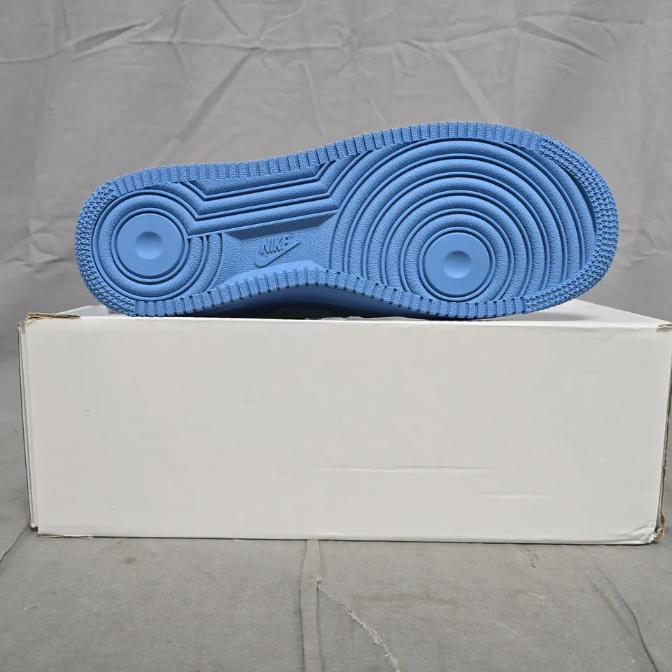 BOXED PAIR OF NIKE AIR FORCE 1 '07 OFF WHITE SHOES IN BLUE/SILVER SIZE UK 8