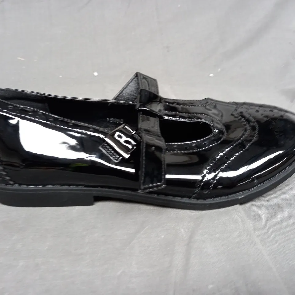 BOX OF APPROXIMATELY 10 LILLEY SHOES IN BLACK - VARIOUS SIZES