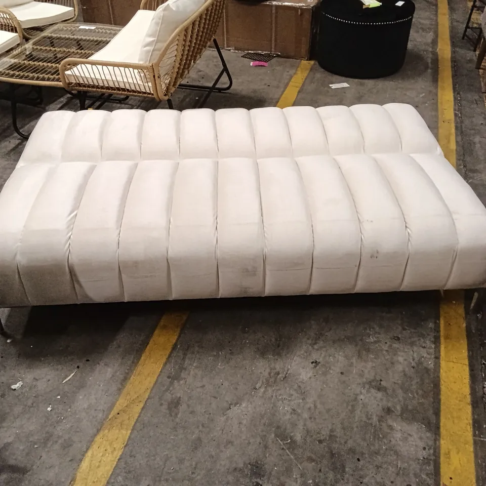 CREAM RETRACTABLE SOFA / SOFA BED 