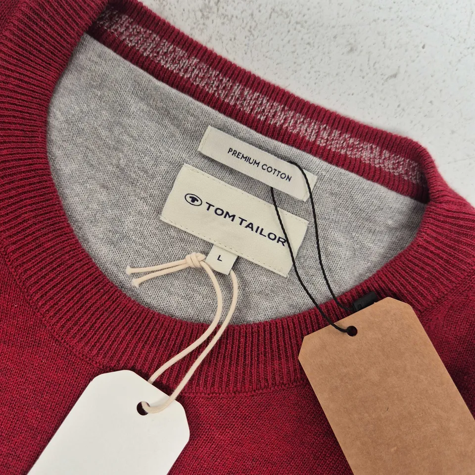TOM TAYLOR BASIC CREWNECK KNIT IN RED - LARGE