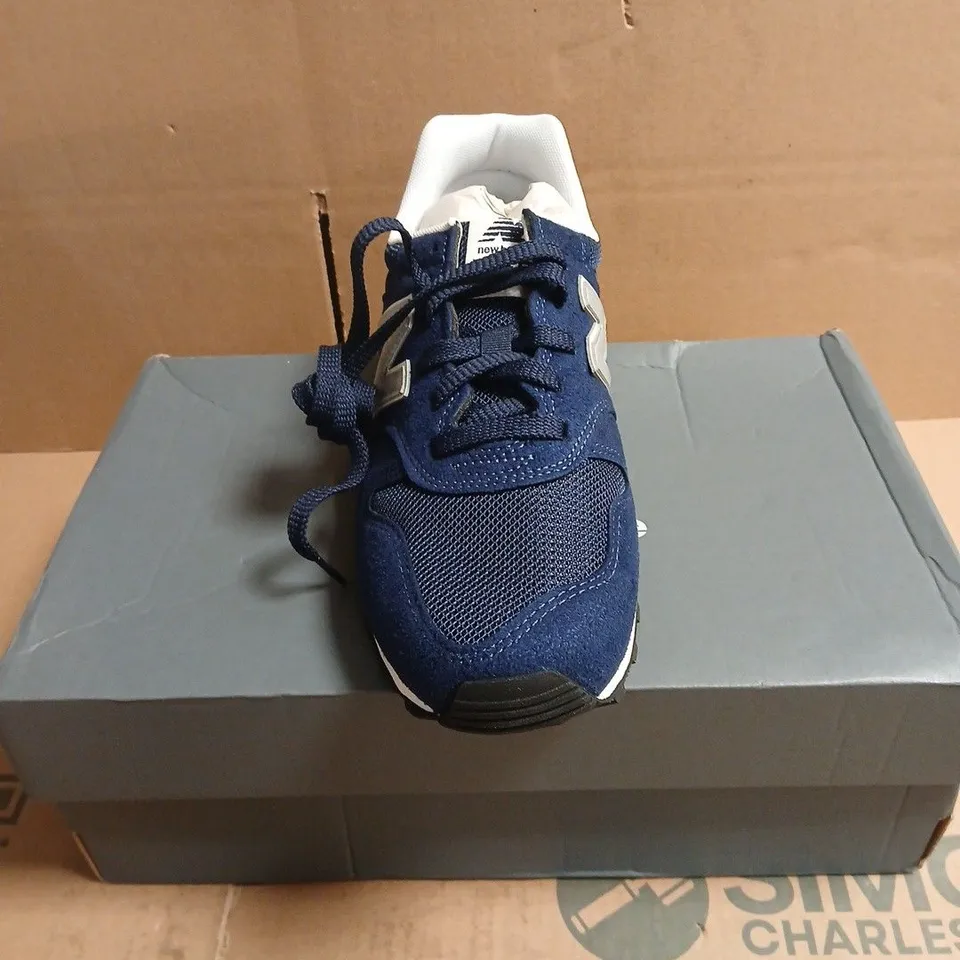 NEW BALANCE NAVY TRAINERS – BOXED SIZE UK 8