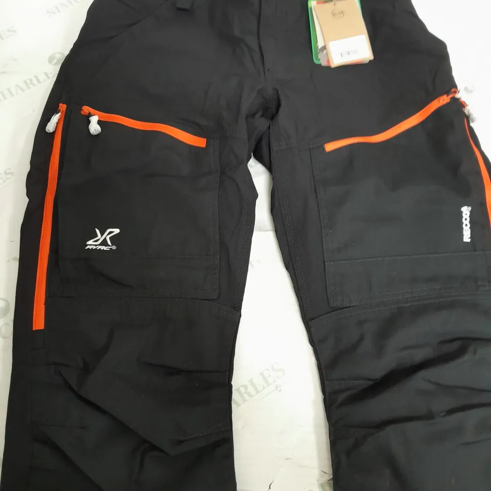 RVRC CARGO PANTS IN BLACK & ORANGE - XL