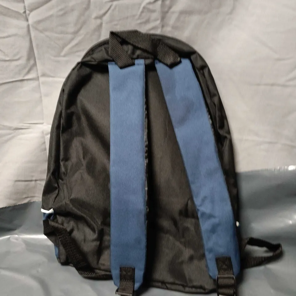 KIDS' BACKPACK WITH BLUE FRONT PANEL AND 'HUNTRX GRAPHIC
